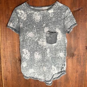 Gray Floral Tee Shirt w. Pocket